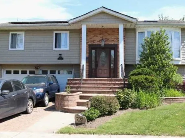 799 Vivian Ct, Baldwin, NY 11510