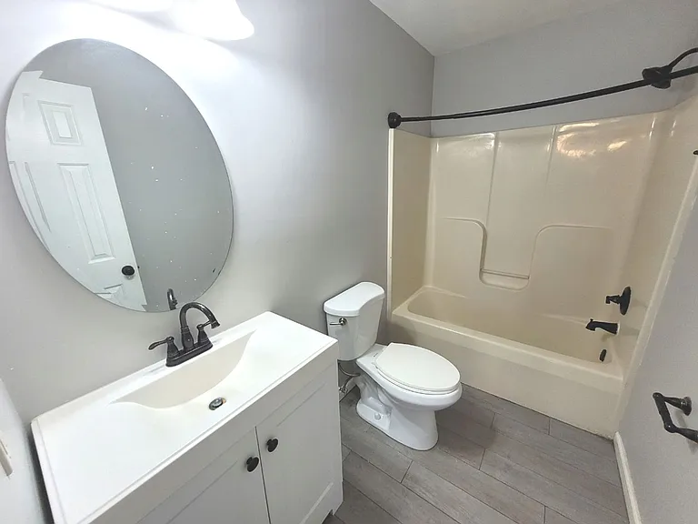 608 W 34th St — Photo 30