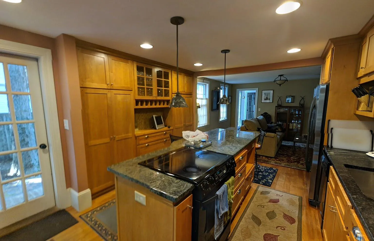 3 bed, 1.5 bath, 1940 sqft, $4,500 — Photo 3