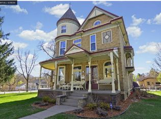 105 Elm St N, Chaska, MN 55318