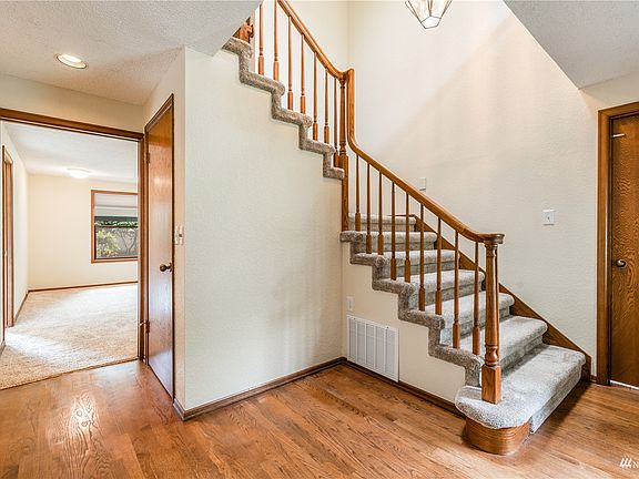 Welcome inside this great home. Straight ahead is the family room, the door to your right is for the den and,  if you turn to your left, you'll walk into the living room.>
