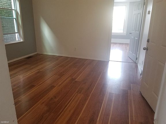 522 Bessemer Apt 2 Living room