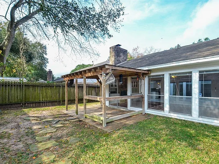 15815 Boulder Oaks Dr — Photo 2