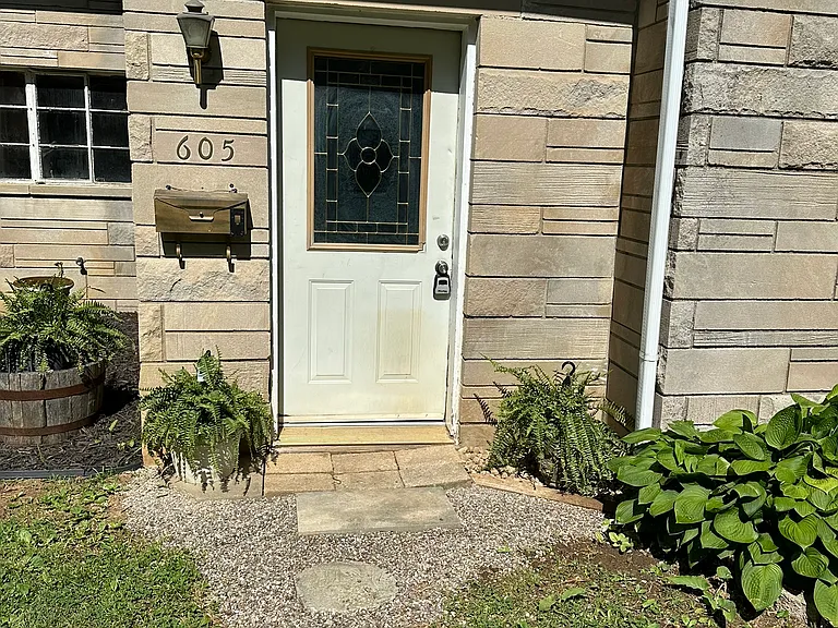 605 S 9th St — Photo 22