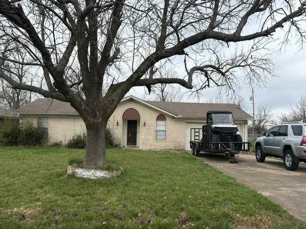 107 N 6th St, Celeste, TX 75423