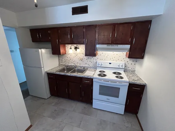 Telkamp apartments, 120 McDonough St, Saint Charles, MO 63301