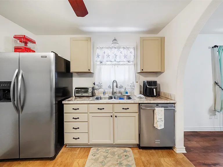 6120 Avenue Q 1/2 — Photo 11