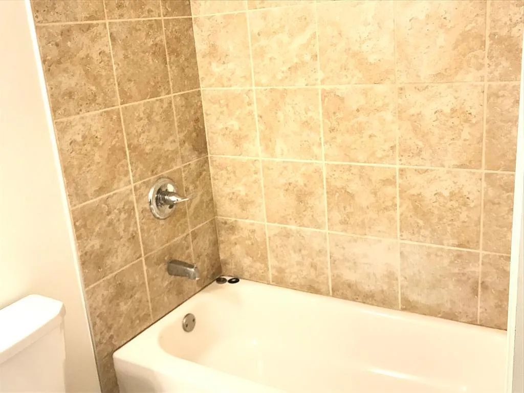1106 W Lafayette Ave — Photo 2