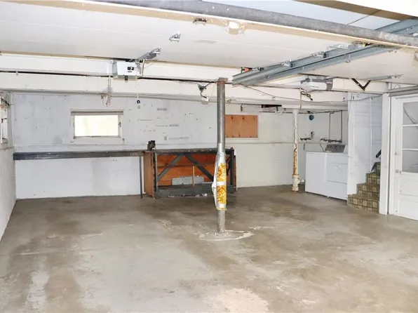 2630 Seminole Dr, Kansas City, MO 64116