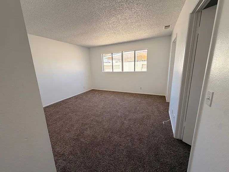 1001 Frank Ln — Photo 6
