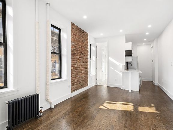 3rd image of 178 Mulberry St APT 14