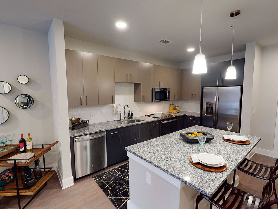 1st image of 915 Glenwood Ave SE #607