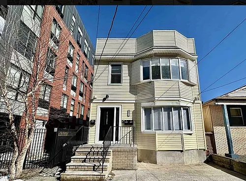 146 Clarke Ave #2 Photo 1