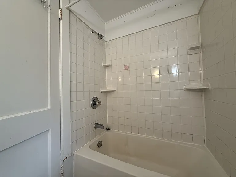 1514 Golden Ave — Photo 7