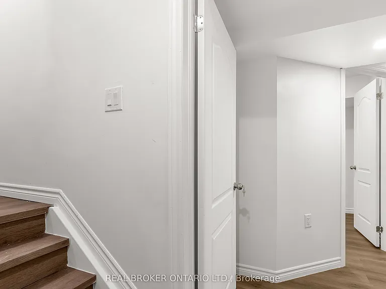 392 Clarkson Gate #BASEMENT — Photo 7
