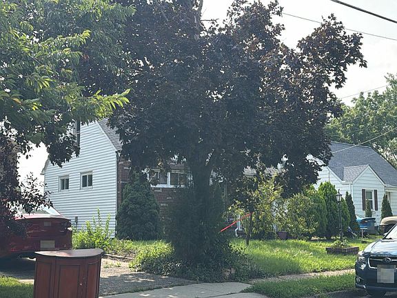 3rd image of 218 Patricia Ln