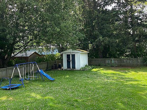3rd image of 47 Robinson St