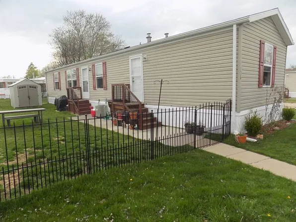 17528 Cedar Grv, Brownstown, MI 48174