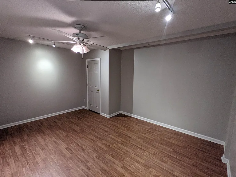 1071 Sandy Cir — Photo 3