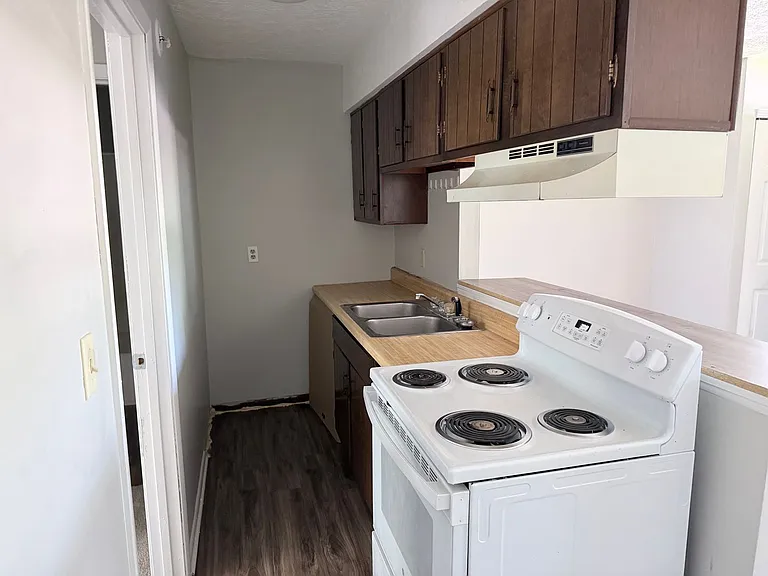 1217 Main St — Photo 8