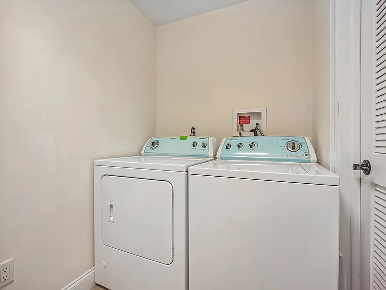 39 Grove St #B — Photo 21