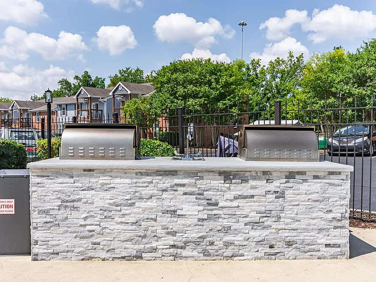 Shadowbluff Apartments — Photo 14