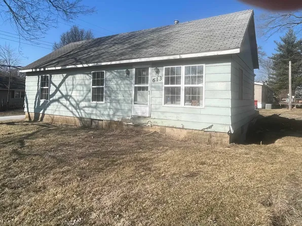 613 W Jackson St, Athens, IL 62613
