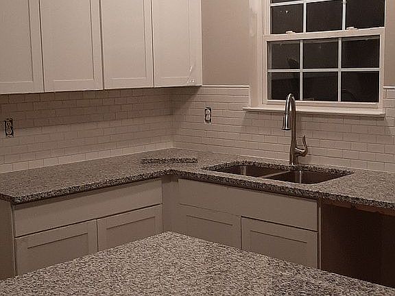 4th image of 3328A Moorewood Dr