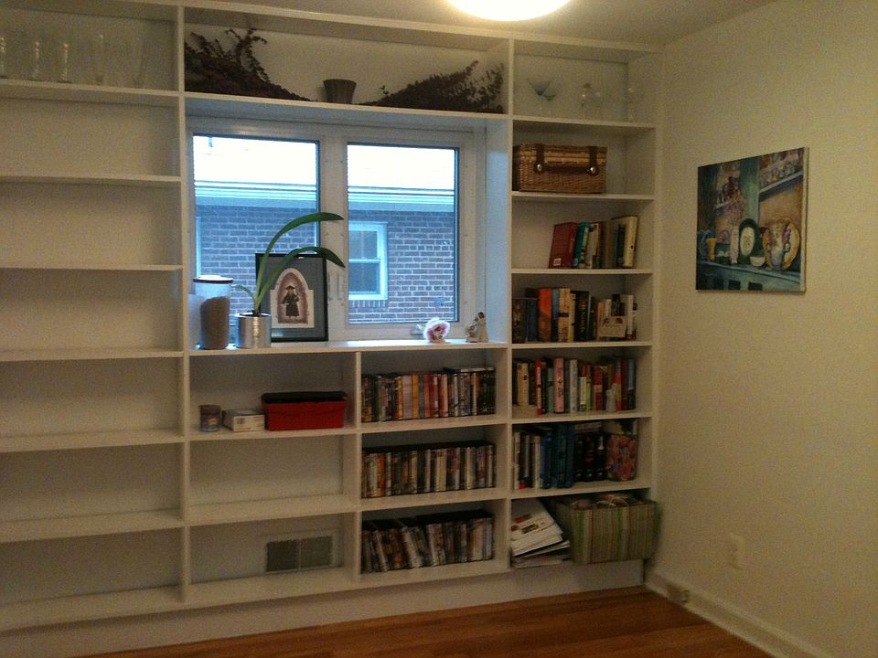 Built-in bookshelves in the dining room