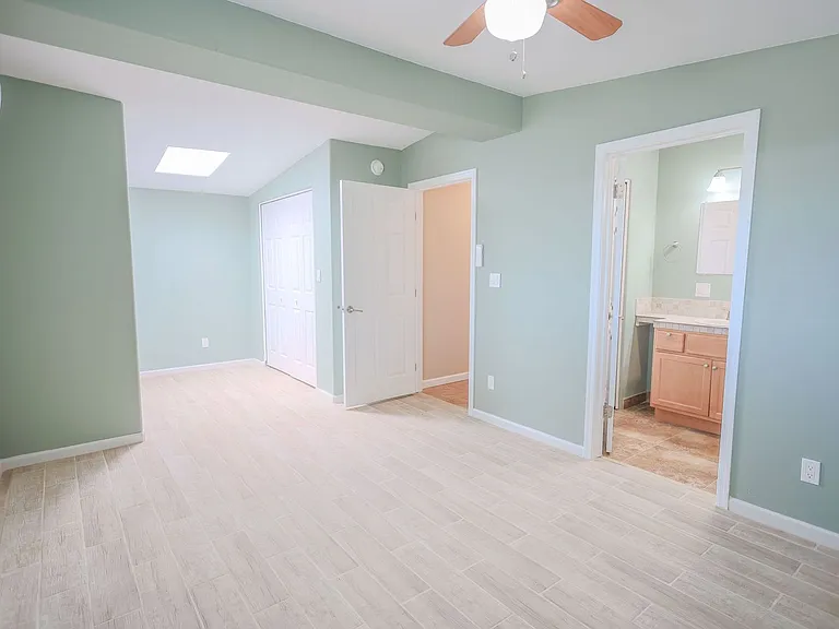 1421 N. Louis Ave — Photo 13