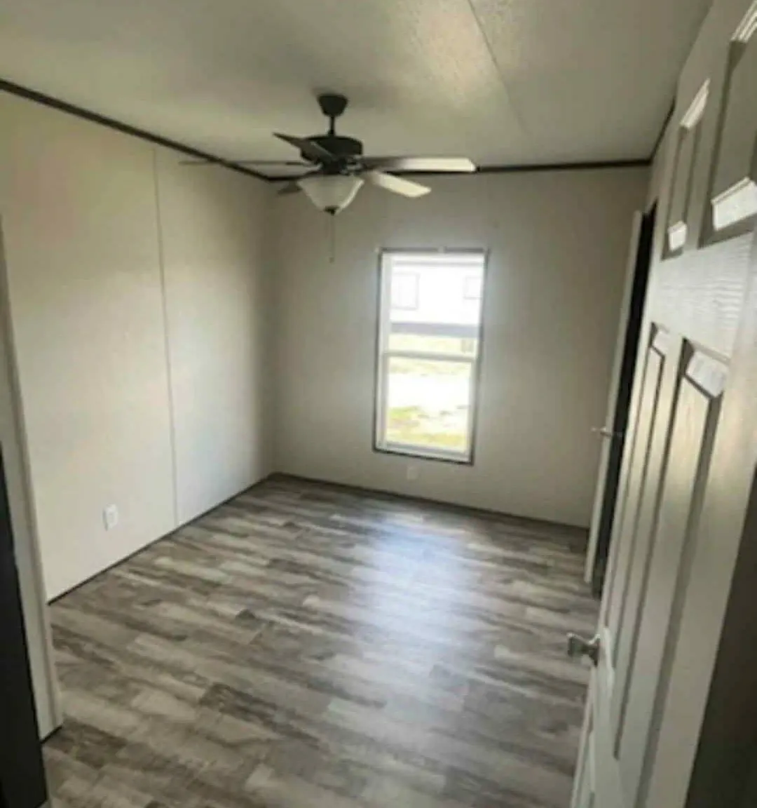 3 bed, $1,550 — Photo 1