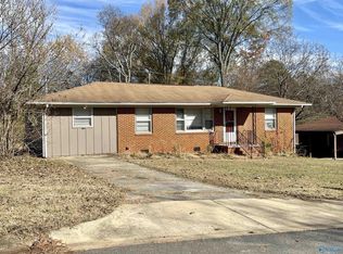 827 W Arbor Dr NW, Huntsville, AL 35811