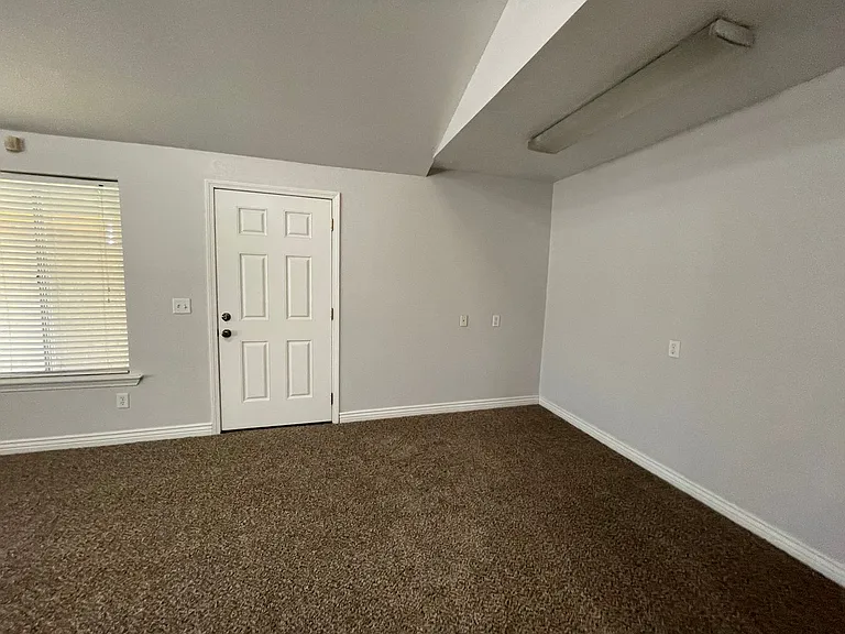 708 S Peggy St — Photo 17
