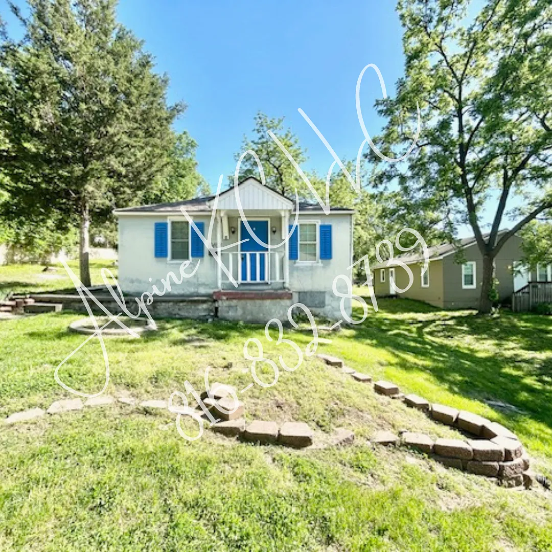 3 bed, 946 sqft, $925 — Photo 1
