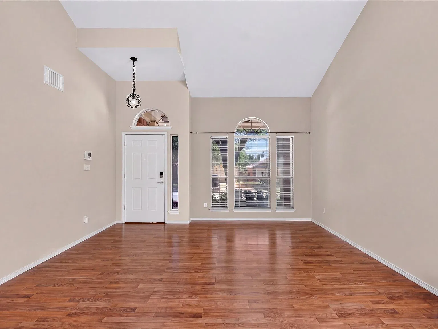 3 bed, 2.5 bath, 2092 sqft, $2,250 — Photo 4