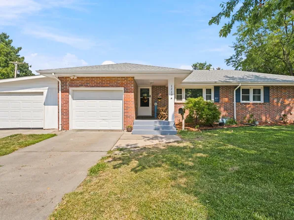1213 Crest Hill Dr, Junction City, KS 66441