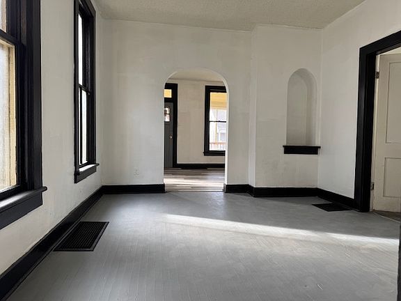 4th image of 216 3rd St