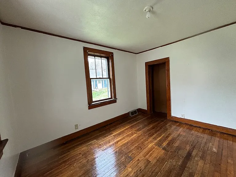10217 Cumberland Rd — Photo 9
