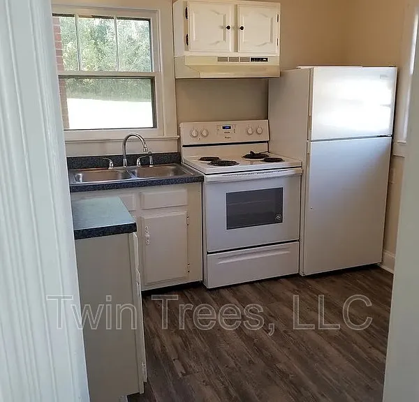 5951 King St — Photo 3