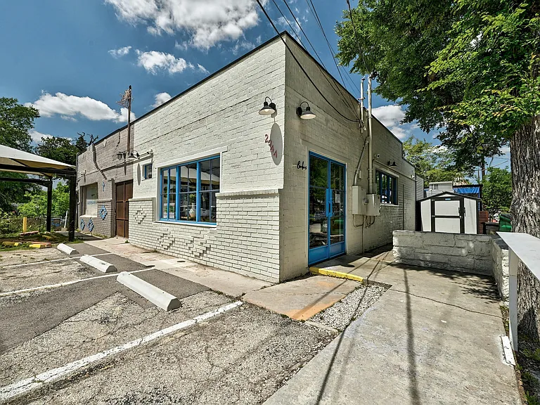 2124 E 6th St #202 — Photo 27