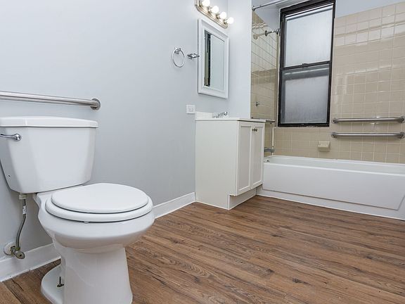4th image of 7836 S South Shore Dr #3B
