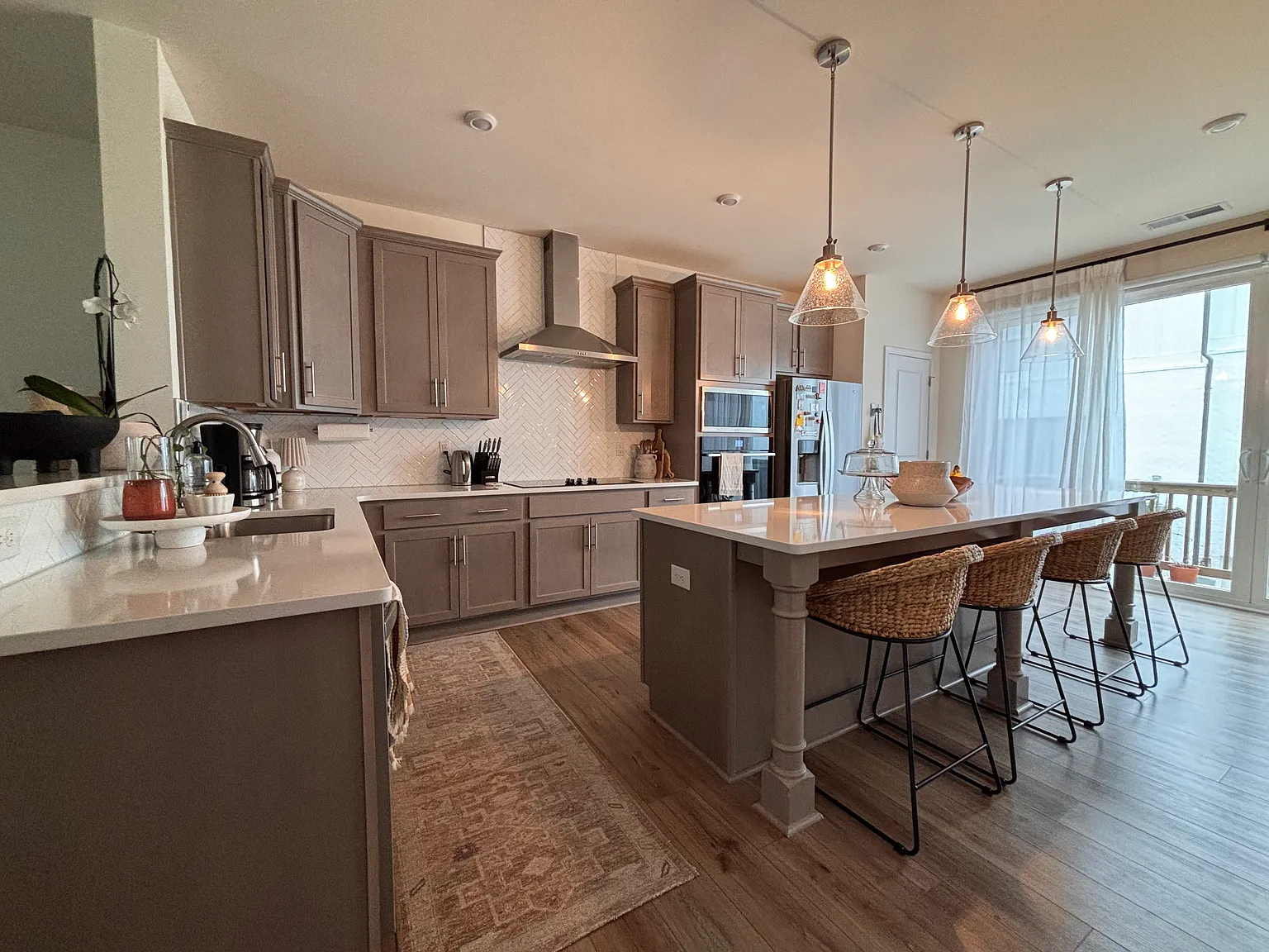 522 N Sharon Amity Rd — Photo 4