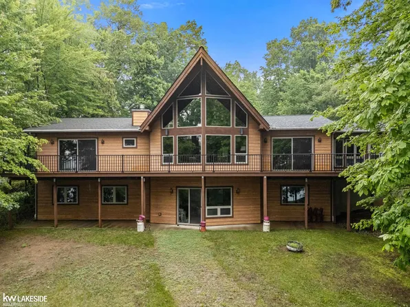 12667 Crystal Lake Dr, Cement City, MI 49233