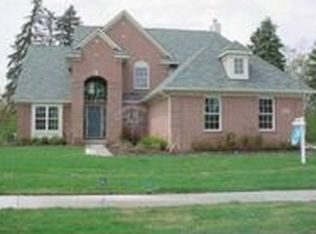 27235 Oxford Dr, Southfield, MI 48033