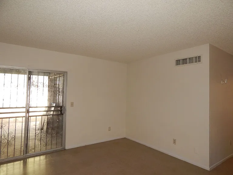117 E Laguna St — Photo 5