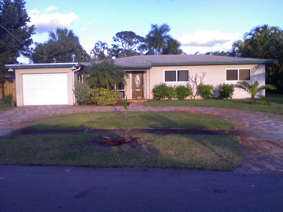 1st image of 1640 SW 23rd Ave