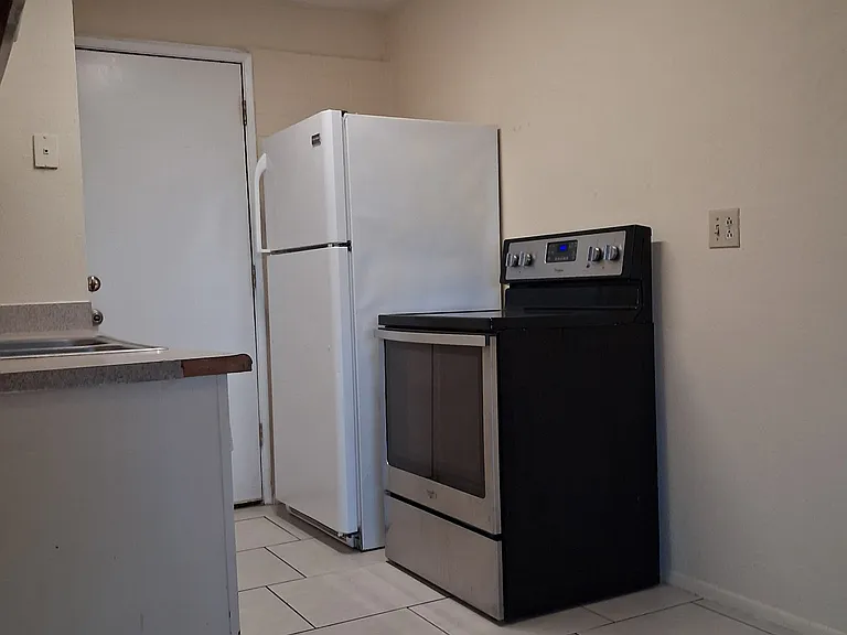 4220 N Granada Dr #3 — Photo 1