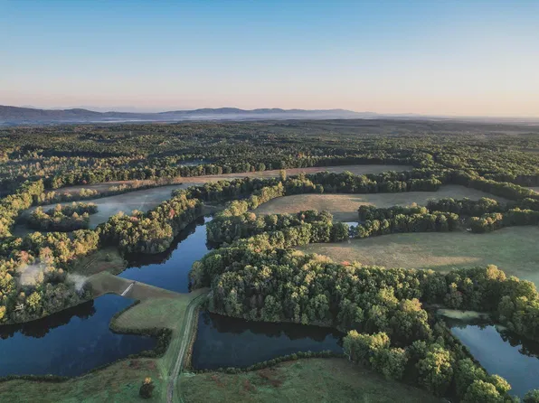 275 Rolling Rd S, Scottsville, VA 24590