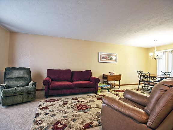 2nd image of 1326 Clover Creek Ln