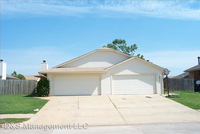 1st image of 1015 NE 23rd St